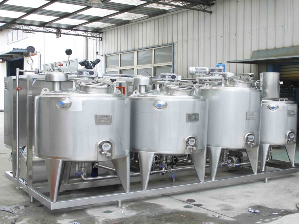 stainless steel storage tank خزان تخزين من الفولاذ المقاوم للصدأ يستخدم في تصنيع الألبان