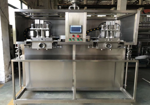 آلة تعبئة المعقمة المريلة من شركة Kunshan Vonfo Machinery Co. ، Ltd